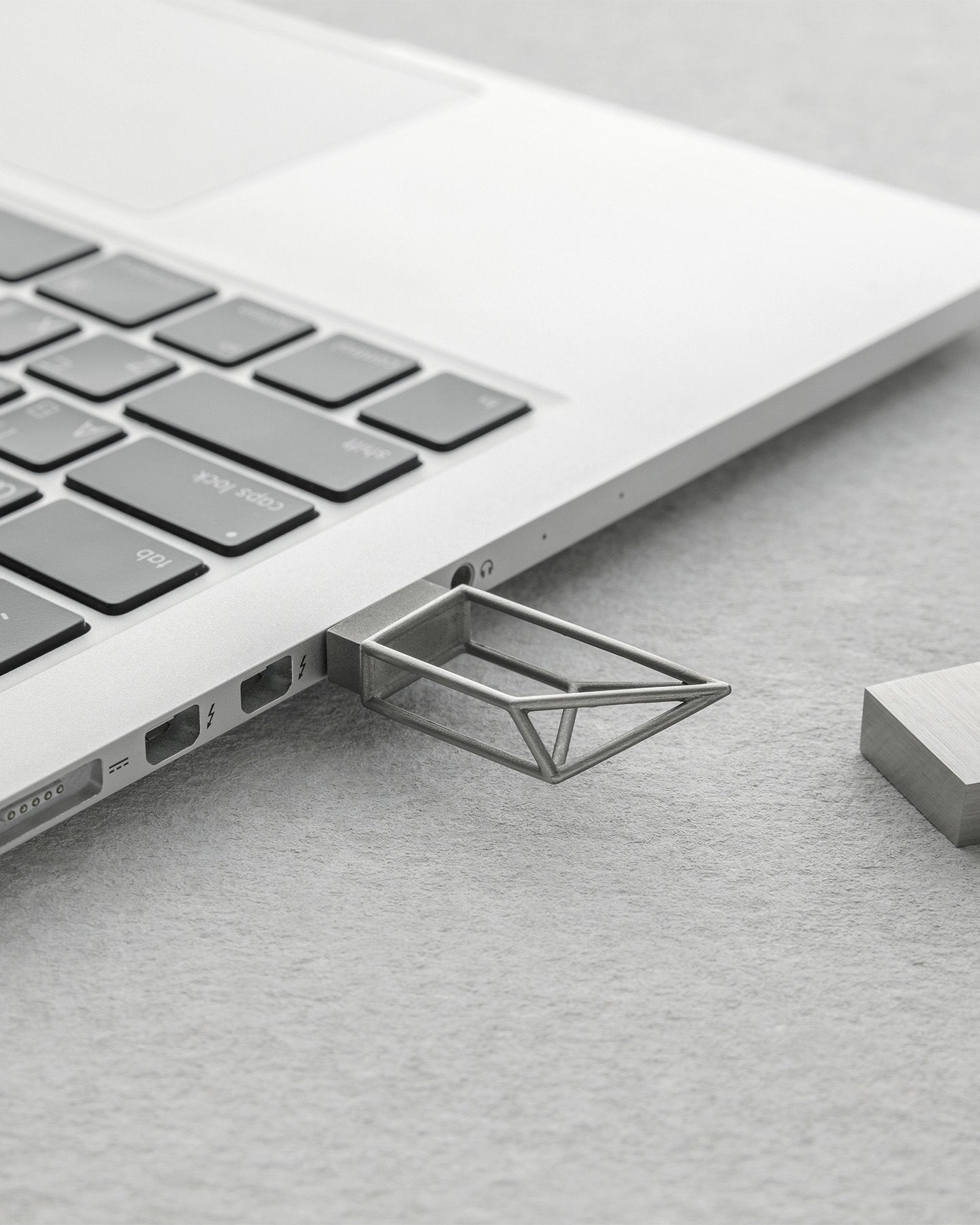 EMPTY MEMORY STRUCTURE Pen Drive - Beyond Object