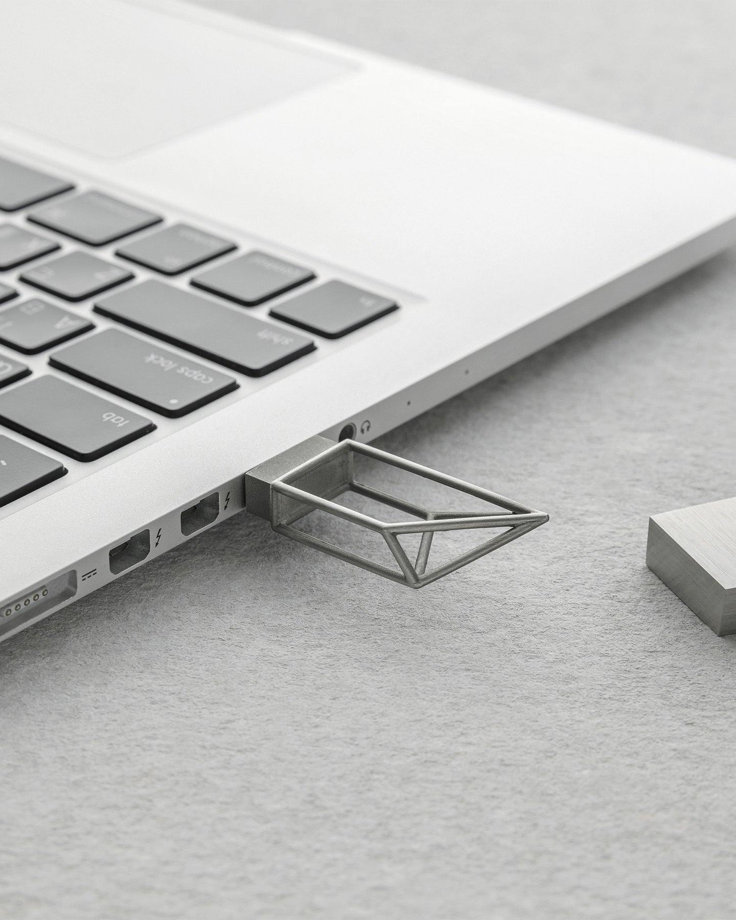 EMPTY MEMORY STRUCTURE Pen Drive - Beyond Object
